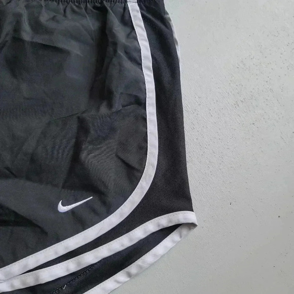 Womens NIKE TEMPO Running Shorts Black/ White Size S (4-6) - Picture 5 of 9